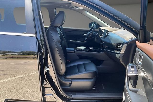 Used 2023 Black Nissan SV image 7