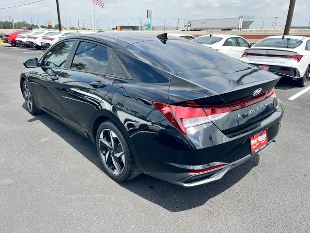 Used 2023 Black Hyundai SEL image 4