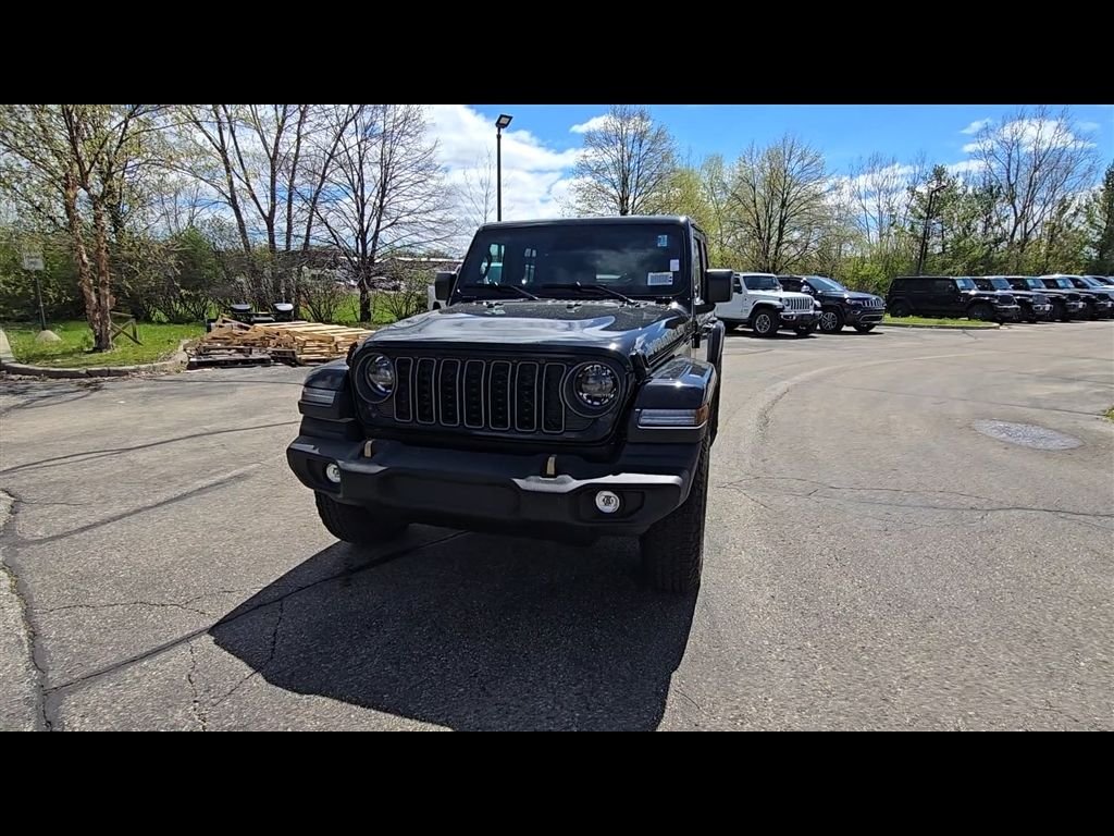 New 2026 Black Clear-Coat Exterior Paint Jeep 85th Anniversary Edition image 3
