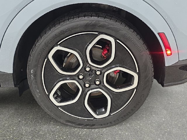 Used 2024 Gray Ford GT image 30