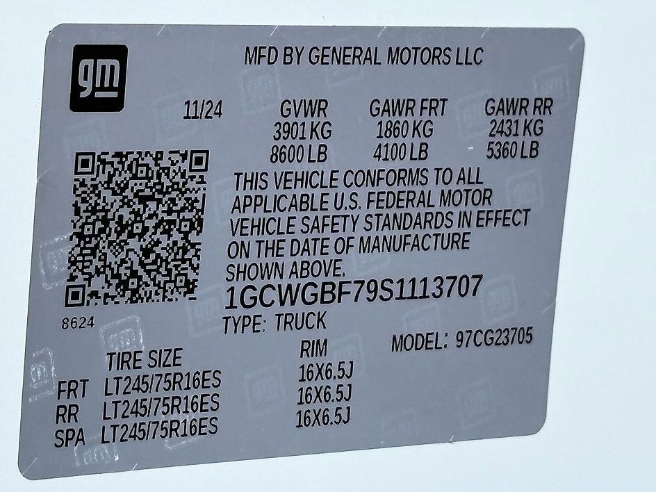 Used 2025 Summit White Chevrolet Work Van image 18
