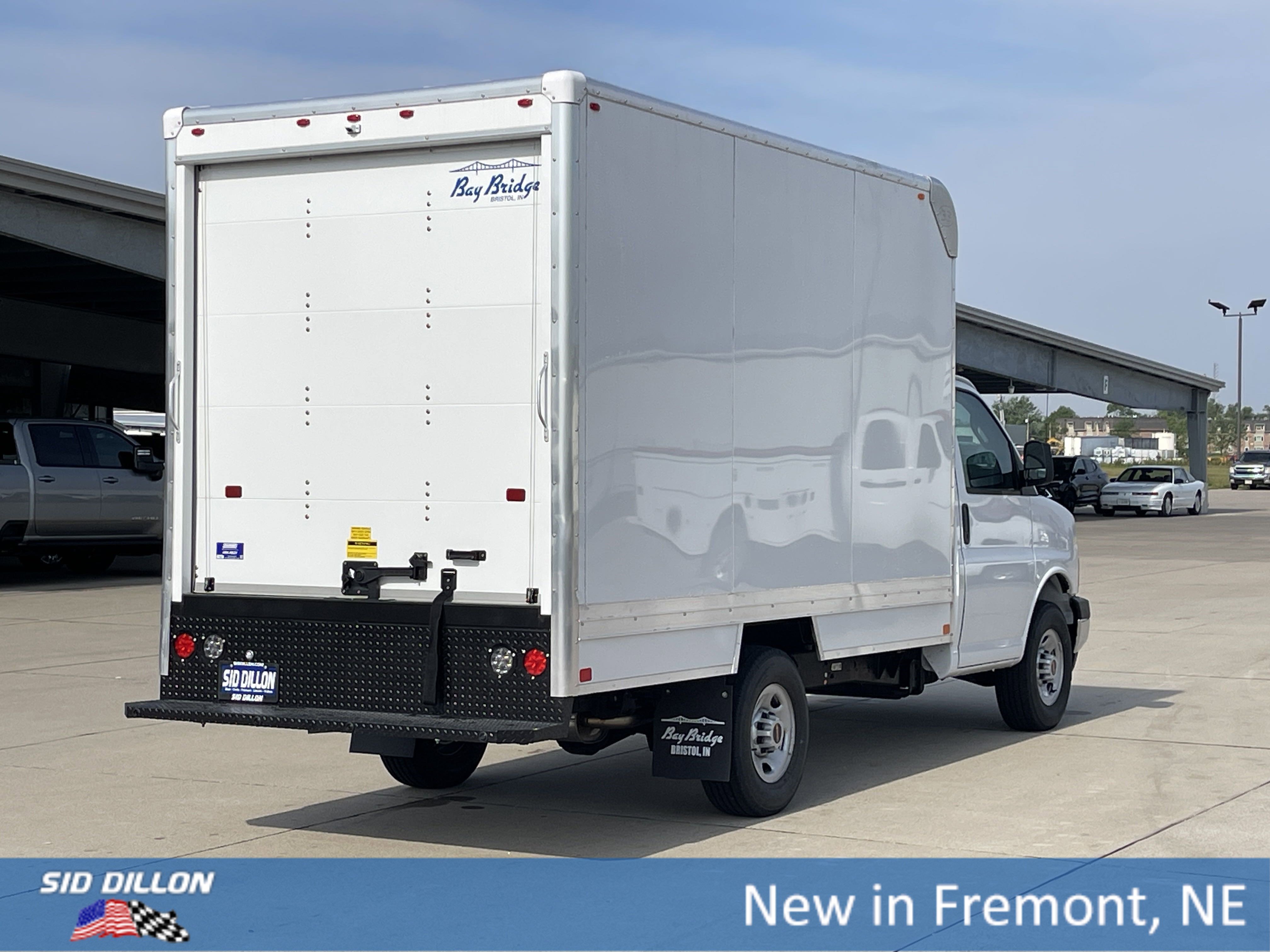 New 2025 Summit White GMC Work Van image 11