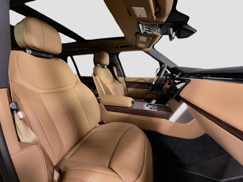 New 2027 Belgravia Green Land Rover SE image 29