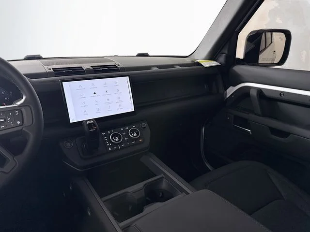 Used 2025 White Land Rover S image 26