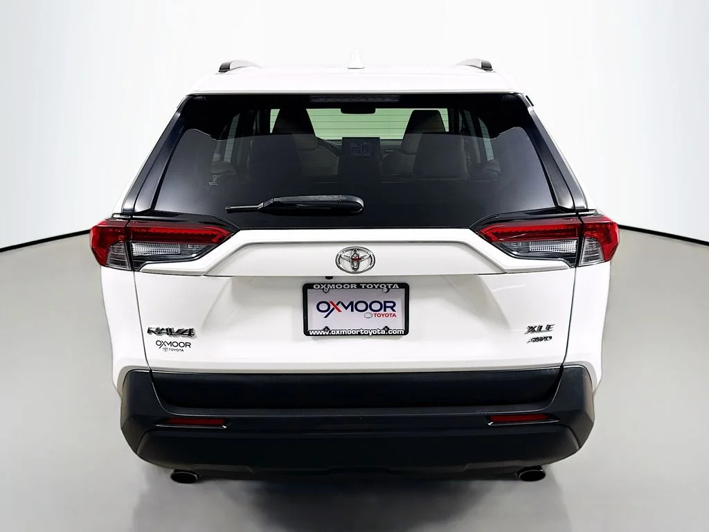 Used 2019 Super White Toyota XLE image 6