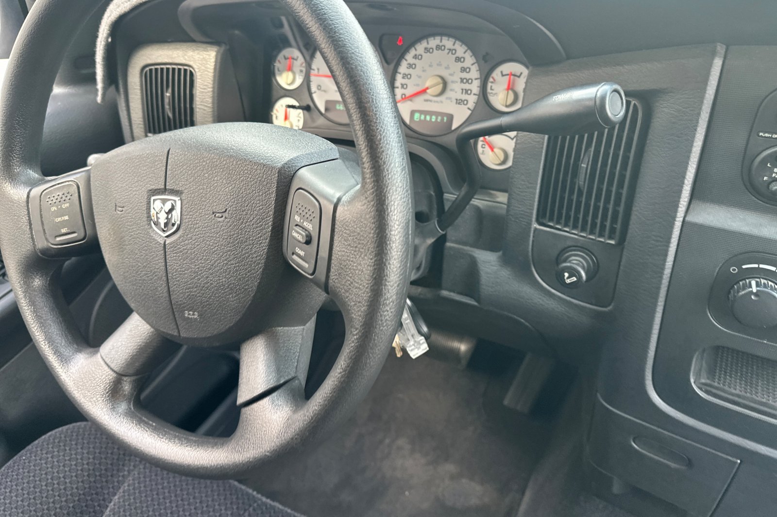 Used 2004 Bright White Dodge SLT image 13