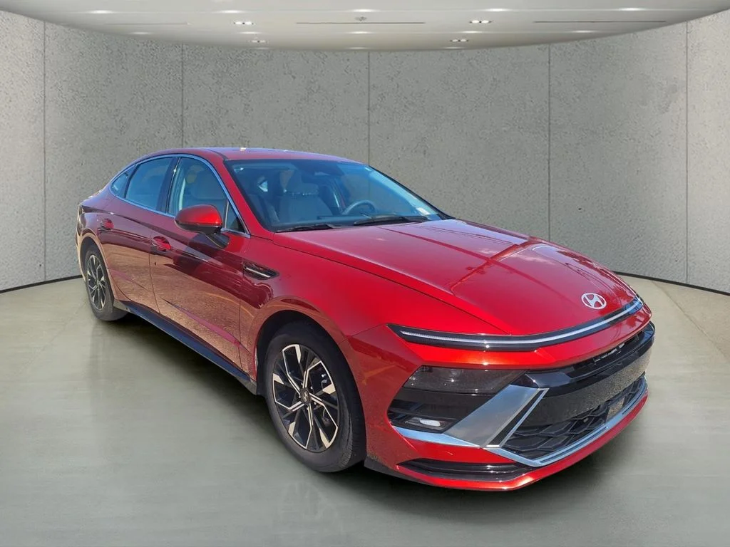 Used 2025 Red Hyundai SEL image 7