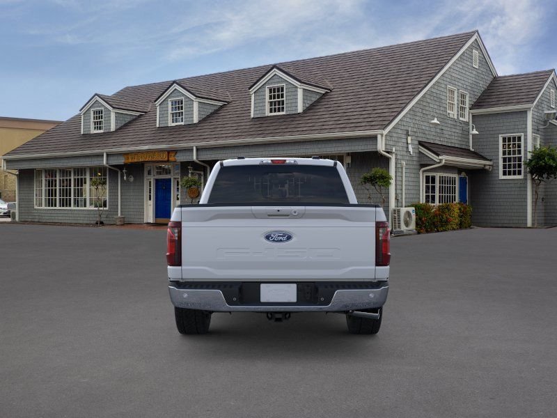 New 2025 Space White Metallic Ford XLT image 5