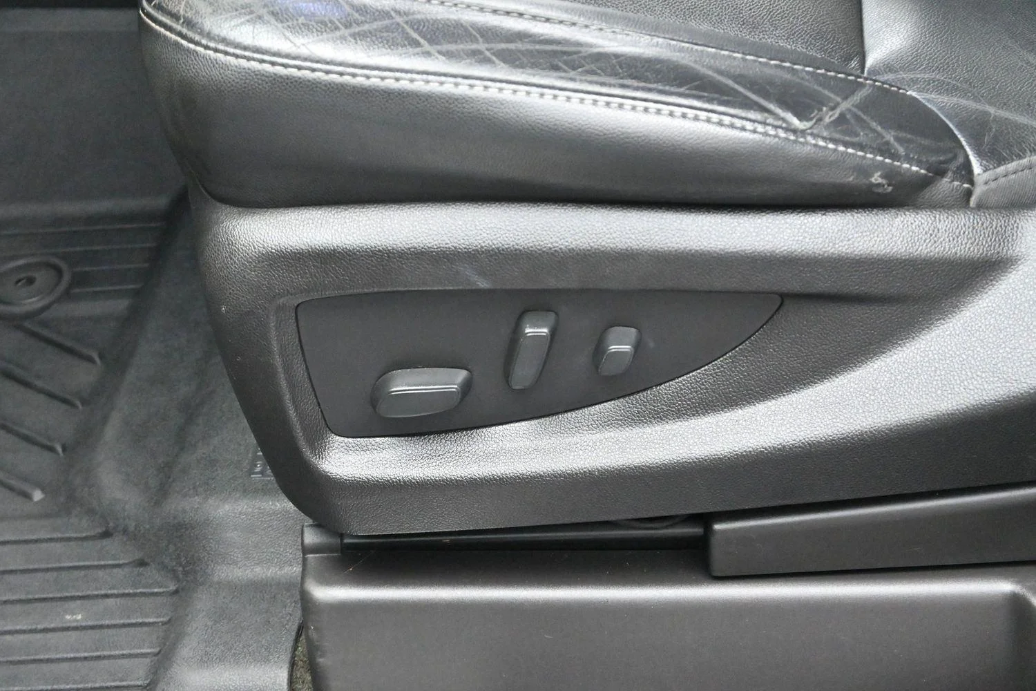 Used 2018 PEPPERDUST METALLIC Chevrolet LT image 18