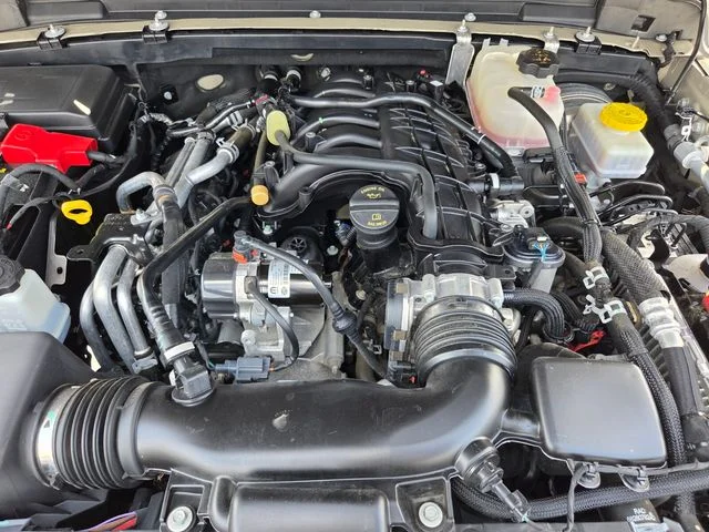 Used 2022  Jeep Sport image 28