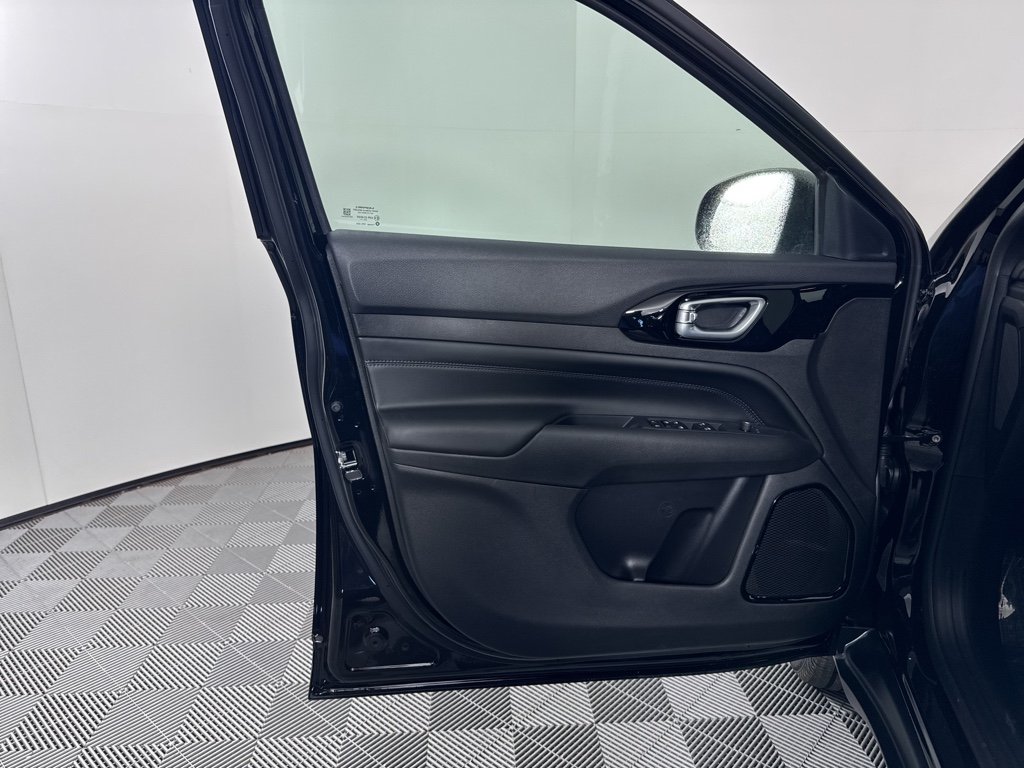 New 2026 Diamond Black Crystal Pearl-Coat Exterior Paint Jeep Limited Altitude image 27