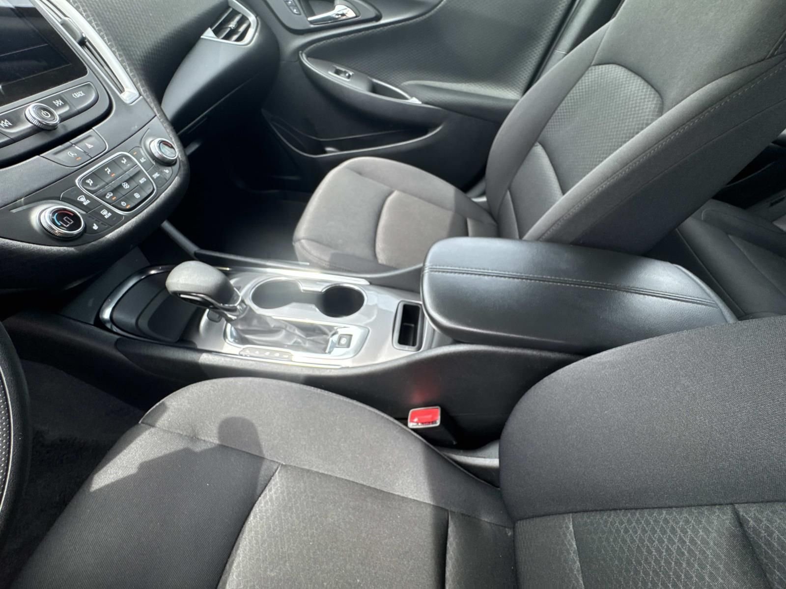 Used 2025 White Chevrolet LT image 25