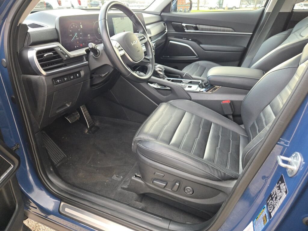 Used 2023 Black Kia SX X-Line image 25