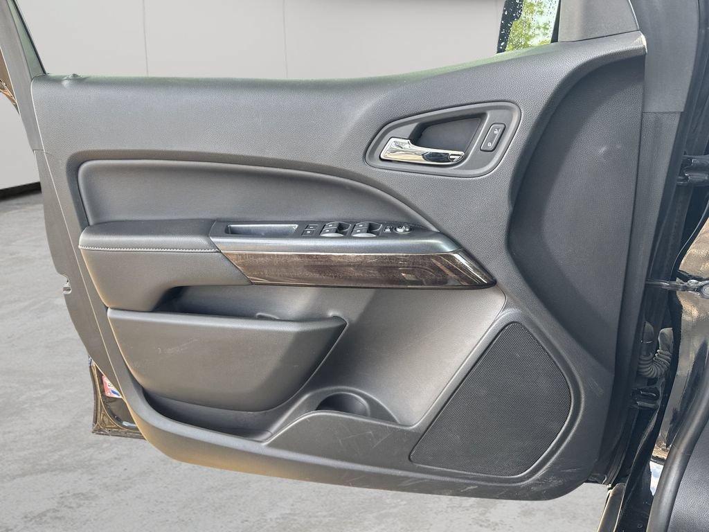 Used 2020 ONYX BLACK GMC 4WD SLE image 11
