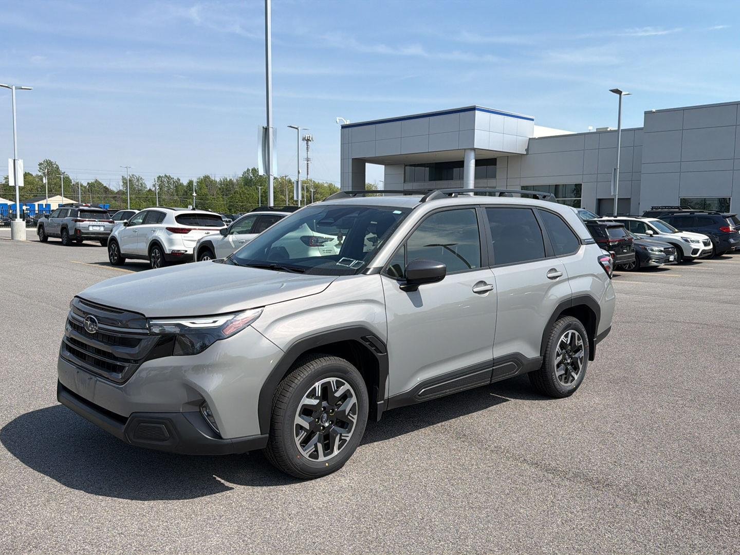 Used 2025 River Rock Pearl Subaru Premium image 8