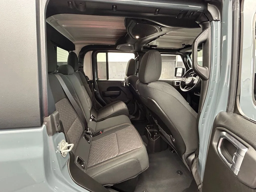 Used 2024 Anvil Clear Coat Jeep Mojave image 11