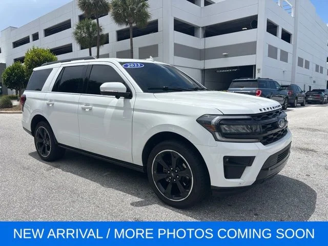 Used 2023 White Ford Limited image 1