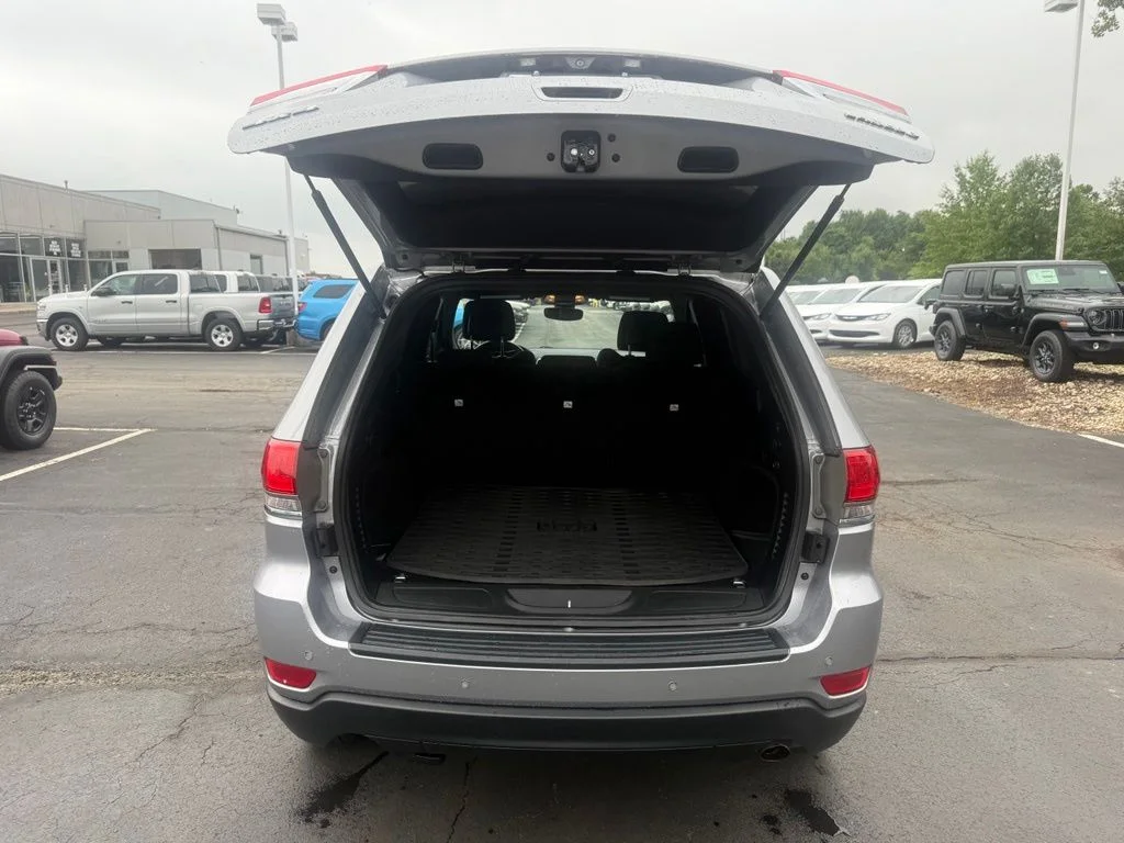 Used 2017 Silver Jeep Laredo image 42