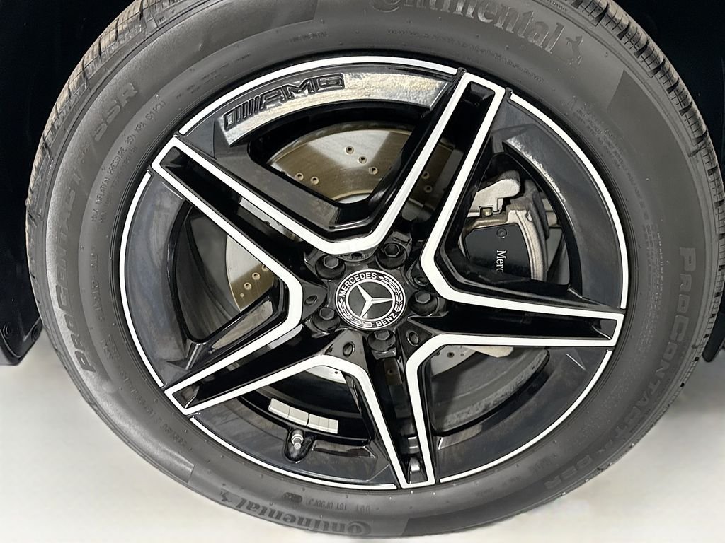 Used 2025 Night Black Mercedes-Benz GLB 250 image 32