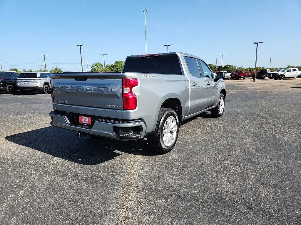 Used 2023 Gray Chevrolet Custom image 8