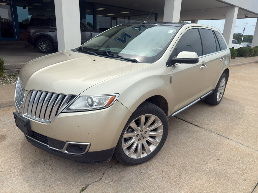 Used 2011 Gold Leaf Metallic Lincoln Base image 2