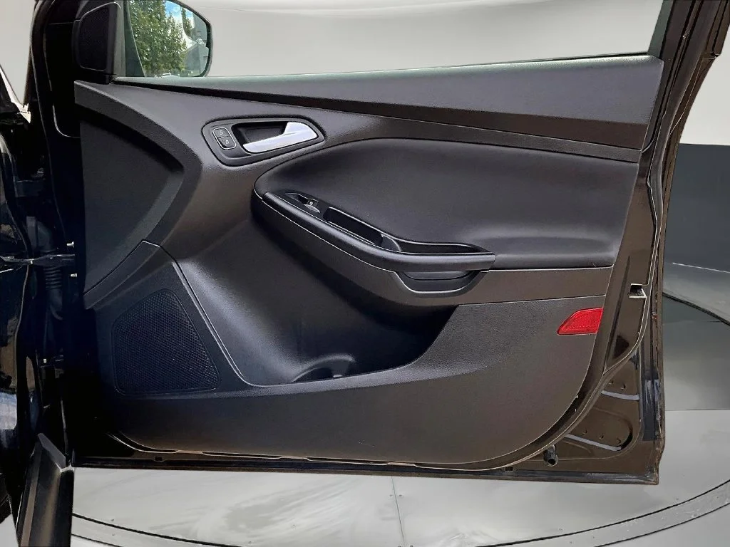 Used 2016 Black Ford SE image 32
