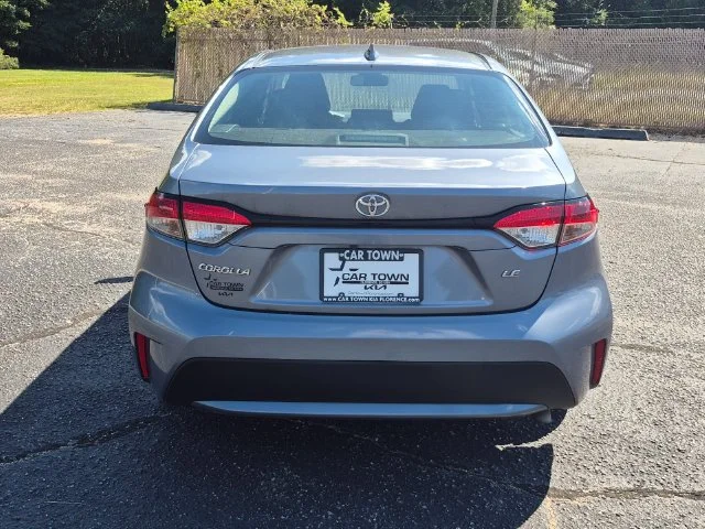 Used 2022  Toyota LE image 3