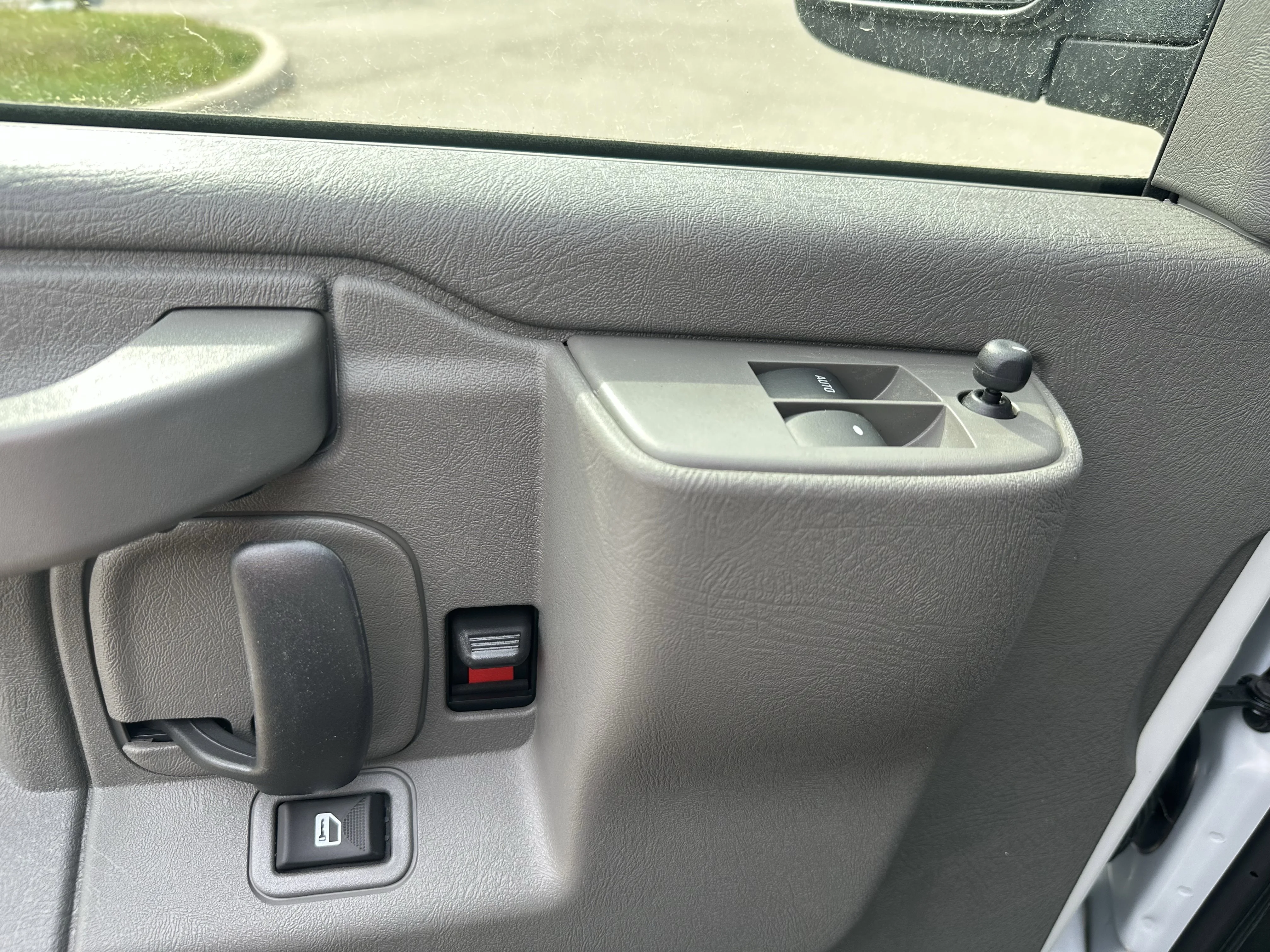 New 2026 Summit White GMC RWD 3500 135 image 9