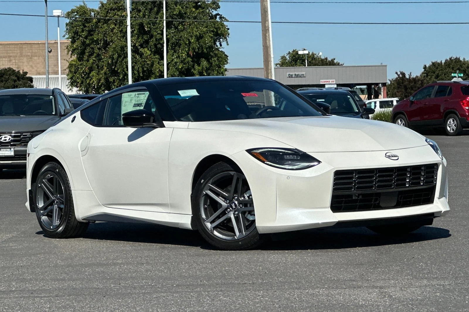 New 2026 Pearl White TriCoat / Super Black Two-tone Nissan Sport image 2