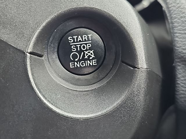Used 2019 Gray Jeep Latitude image 17