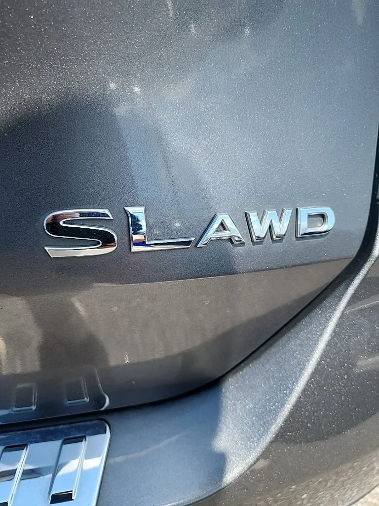 Used 2018 Gray Nissan SL image 19