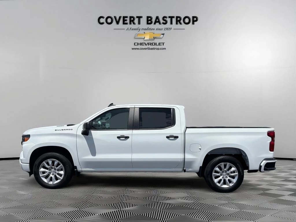 Used 2025 White Chevrolet Custom image 3