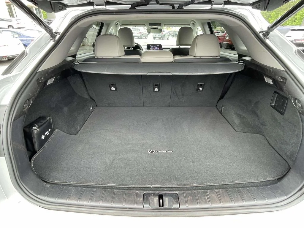 Used 2019 Silver Lining Metallic Lexus Base image 9