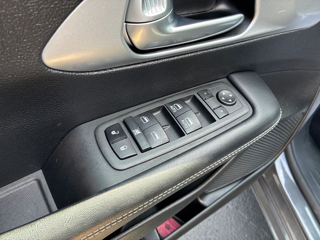 Used 2022 Gray Chrysler Touring image 5