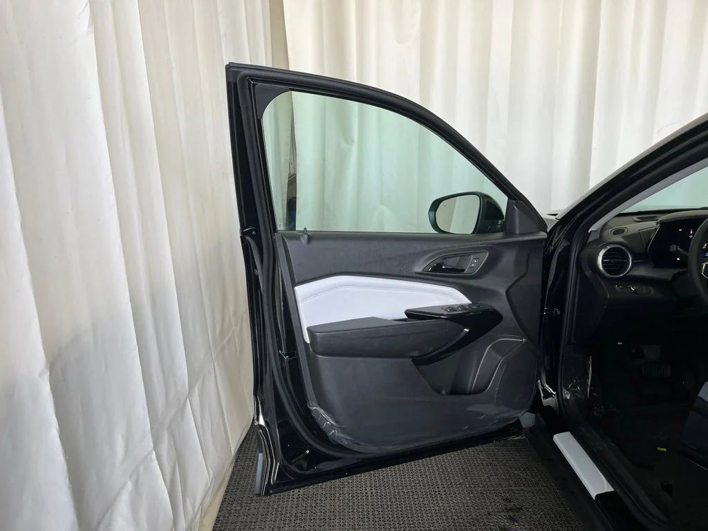 New 2026 Mosaic Black Metallic Chevrolet LT image 16