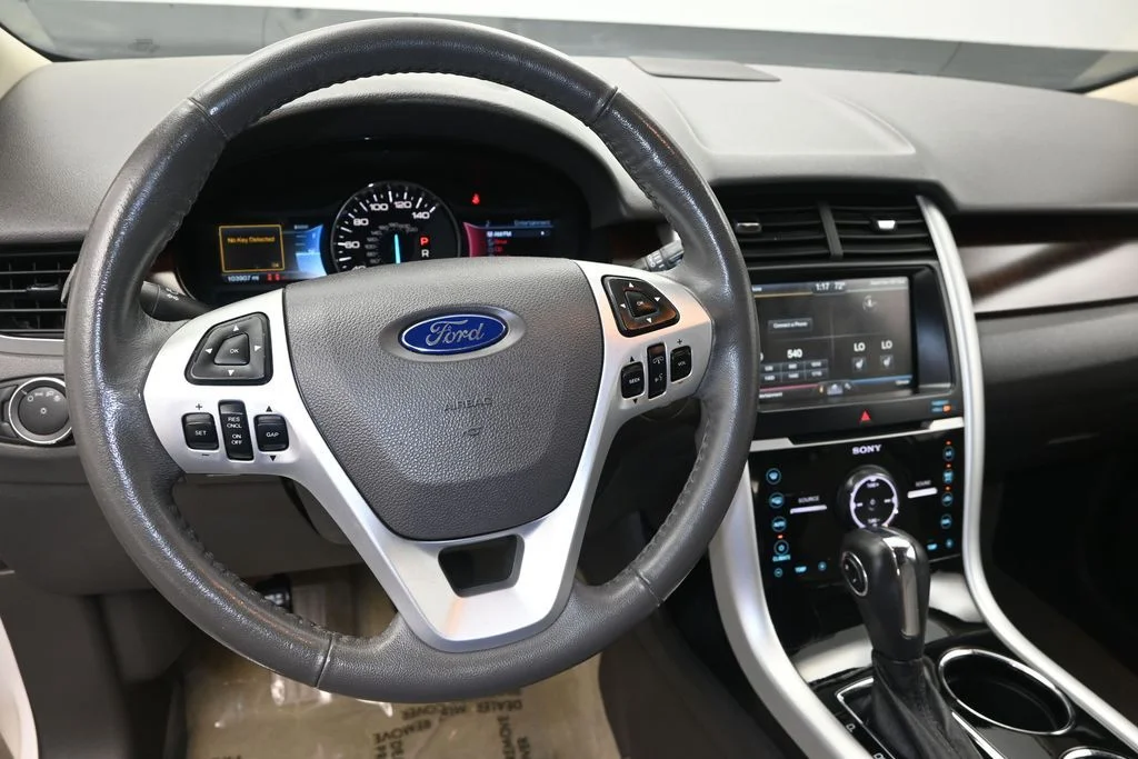 Used 2011 White Platinum Clearcoat Metallic Ford Limited image 18