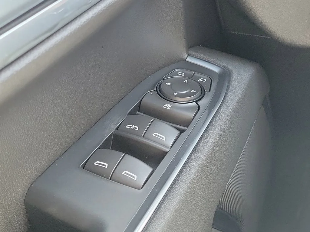 New 2026 Summit White GMC Elevation image 20