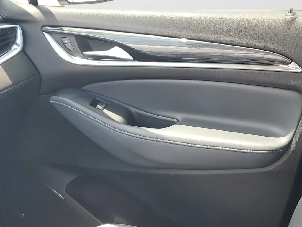 Used 2021 (Includes Satin Nickel lower exterior accent color.) Buick Essence image 13