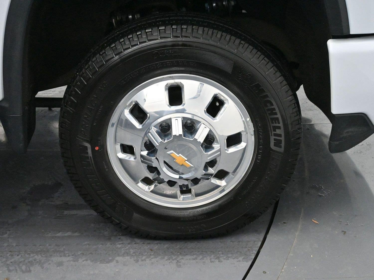 Used 2026 Polar White Tricoat Chevrolet High Country DRW image 34