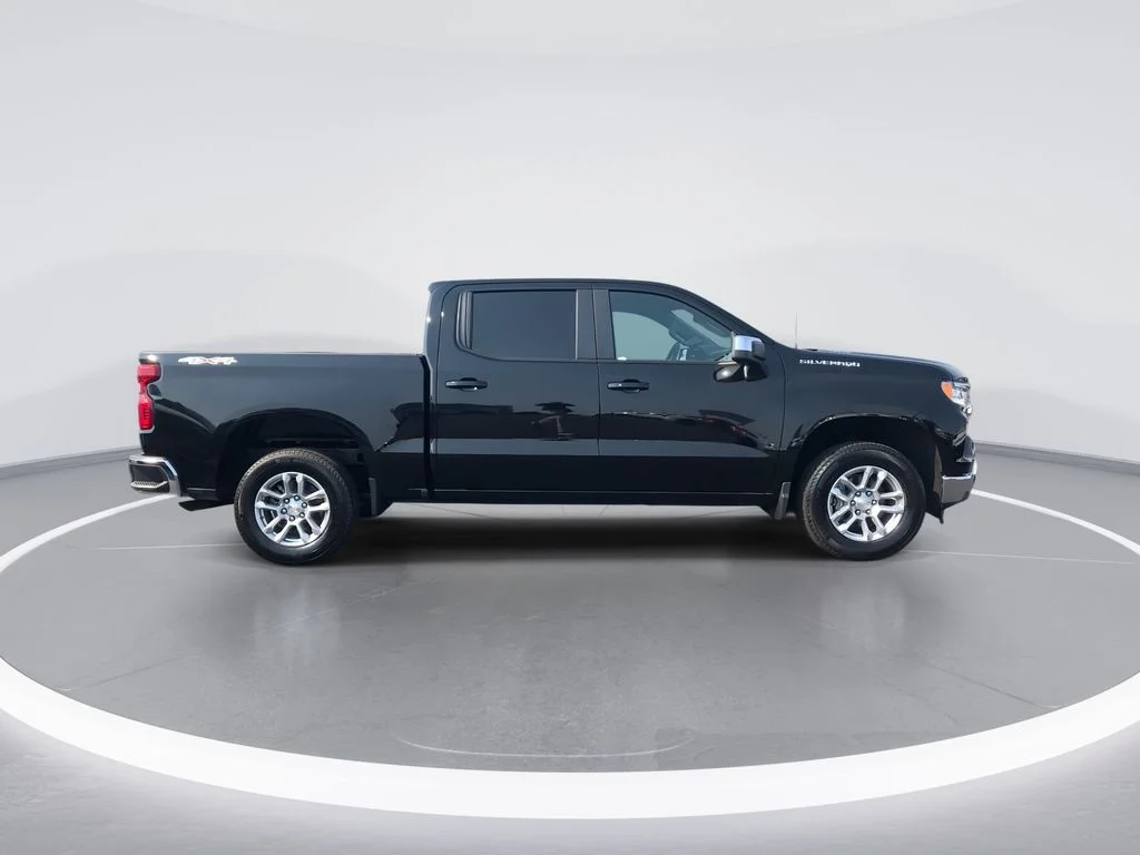 Used 2025 Black Chevrolet LT image 9