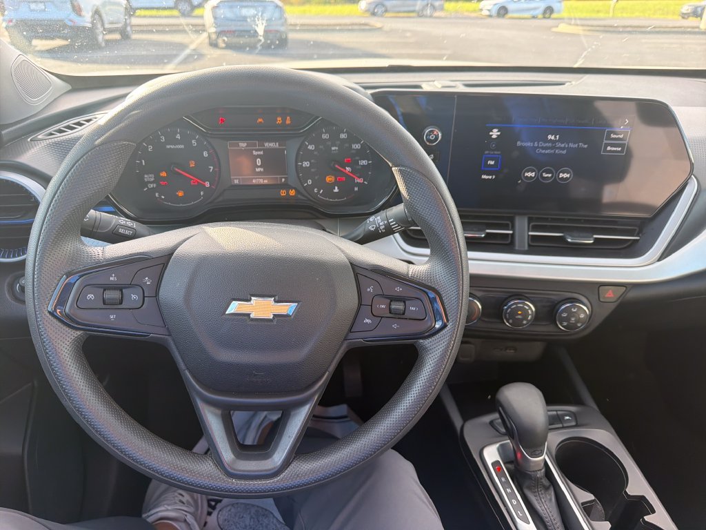 Used 2025 White Chevrolet LS image 16