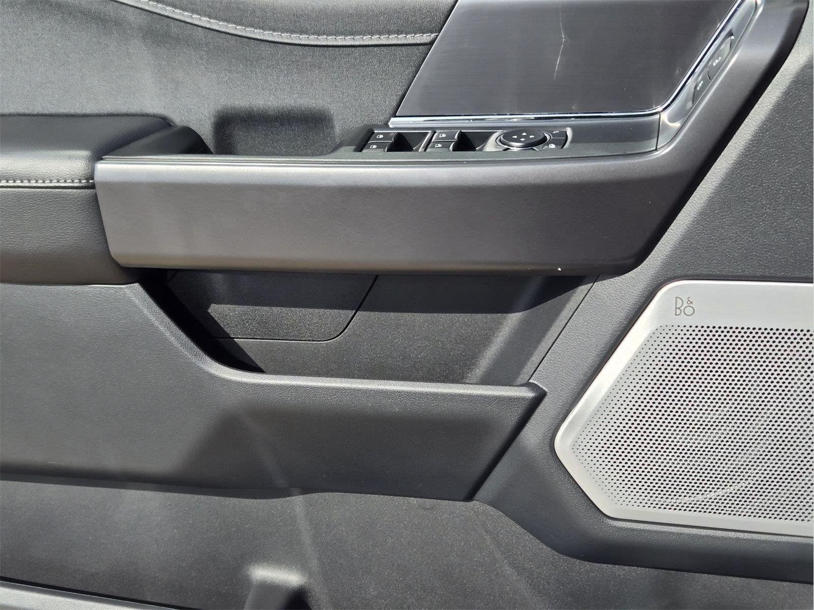 New 2026 Star White Metallic Tri-Coat FORD Lariat® image 15