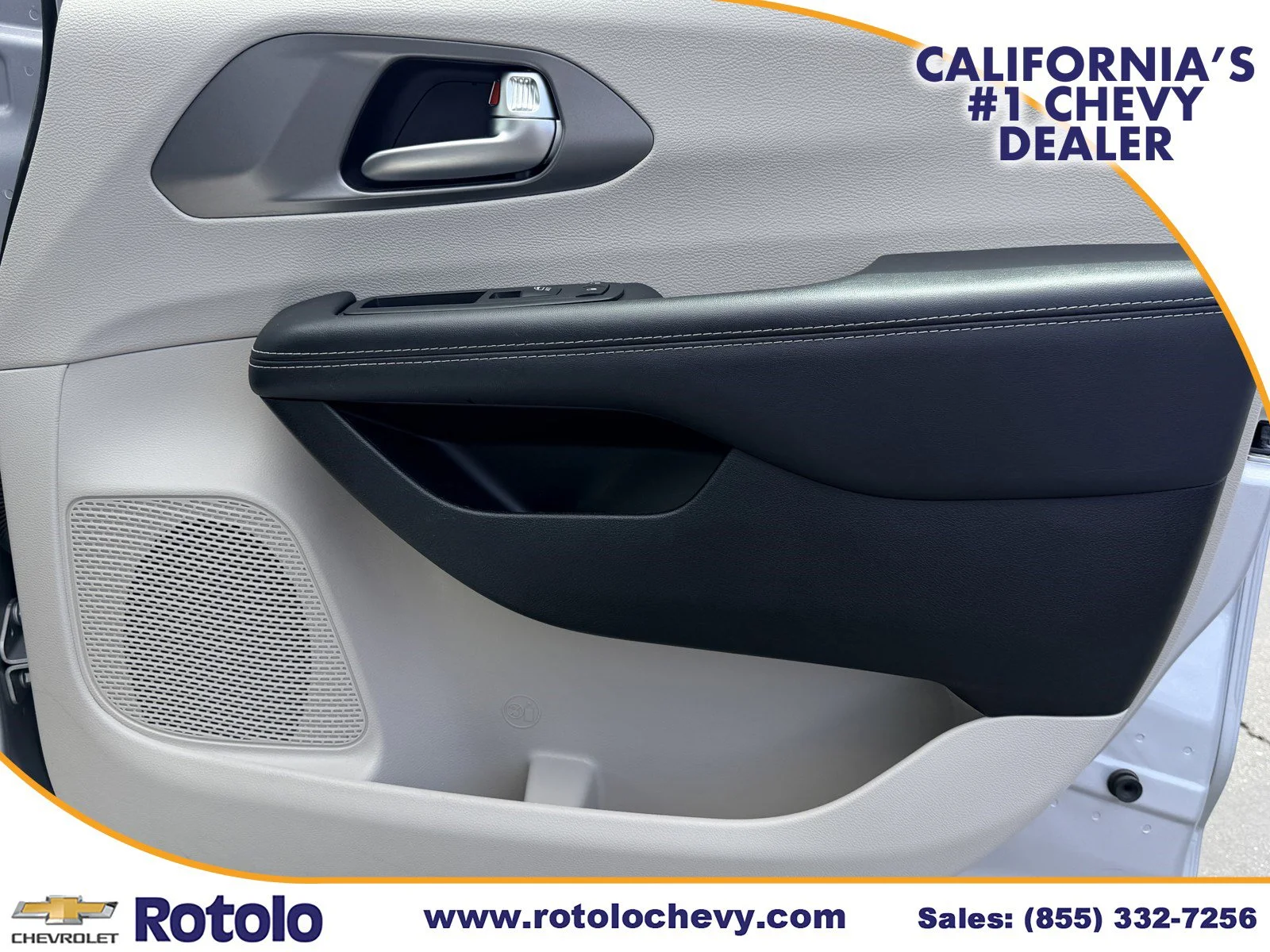 Used 2023 Silver Mist Clearcoat Chrysler Hybrid Touring L image 9
