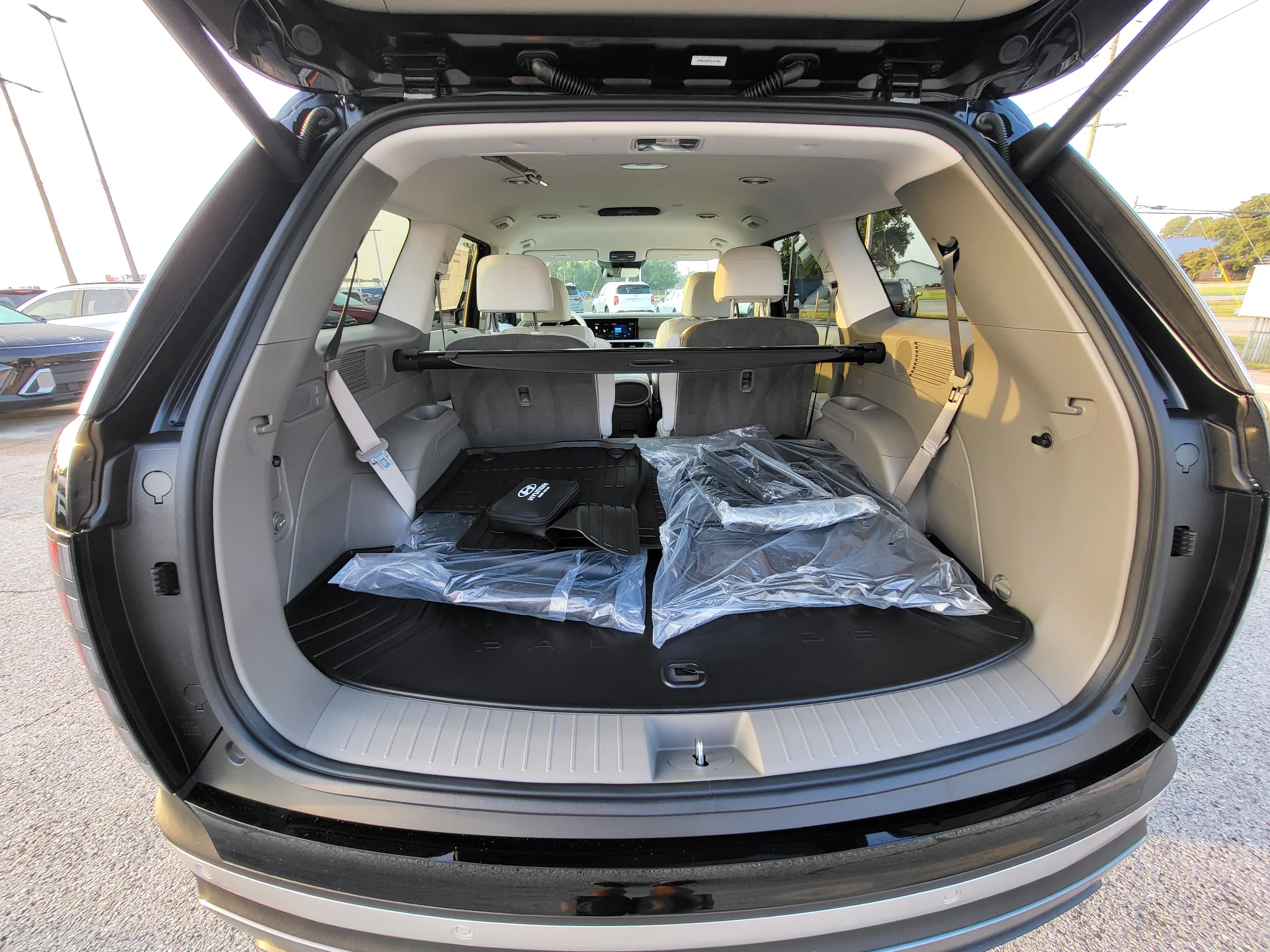 New 2027 Abyss Black Pearl Hyundai SEL 7P image 24