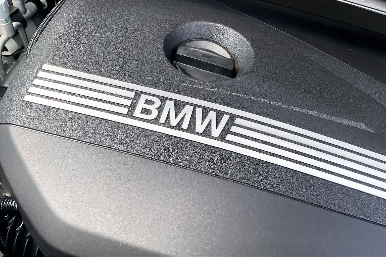 Used 2023 Mineral White Metallic BMW xDrive28i image 34