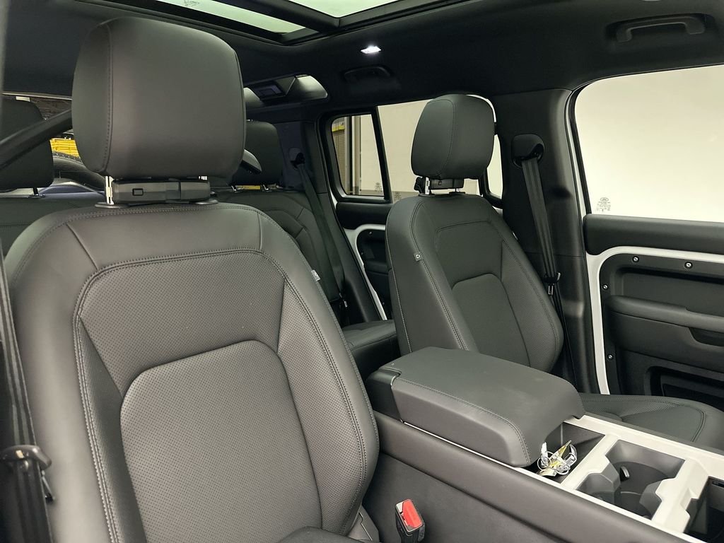 Used 2025 Fuji White Land Rover S image 5