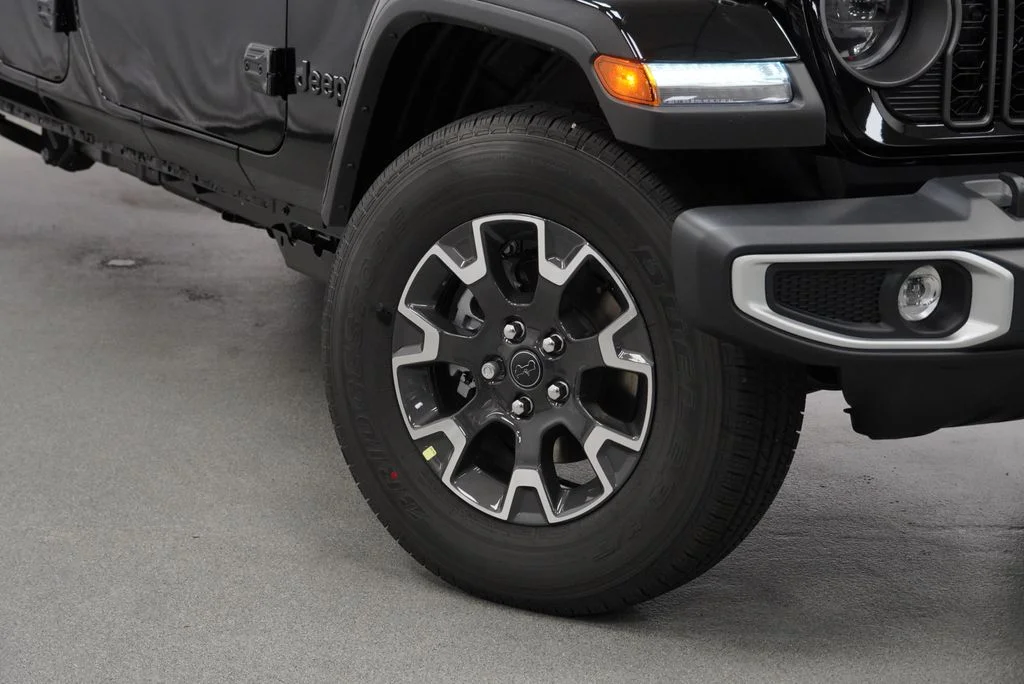 New 2026 Black Clear-Coat Exterior Paint Jeep Sahara image 4