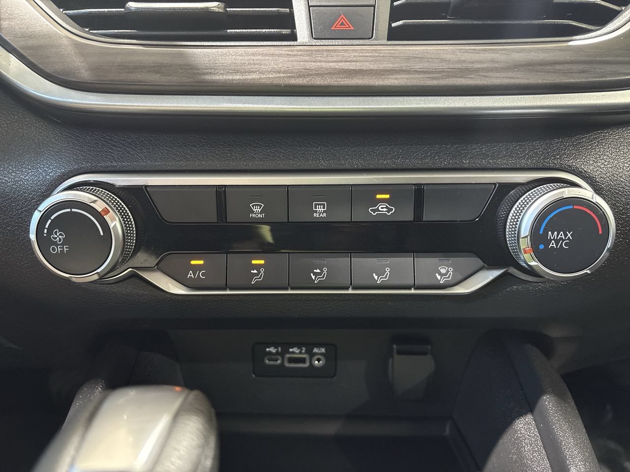 Used 2025 Glacier White Nissan SV image 19
