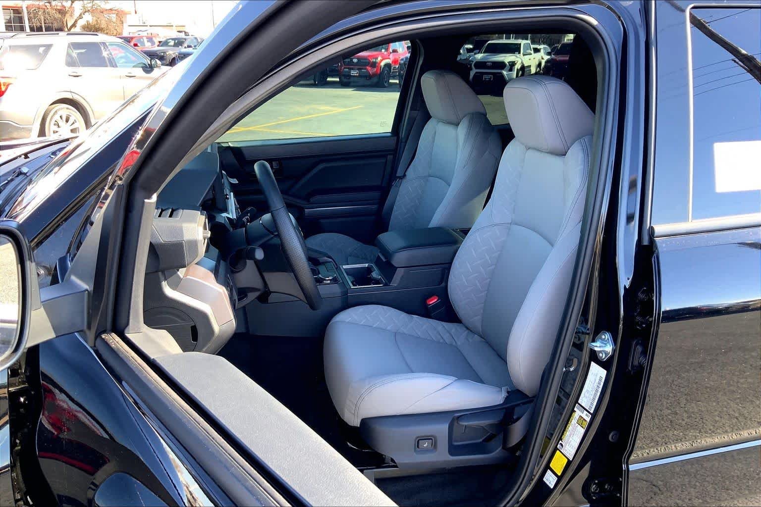 2026 Toyota Tacoma SR5 - Photo 9