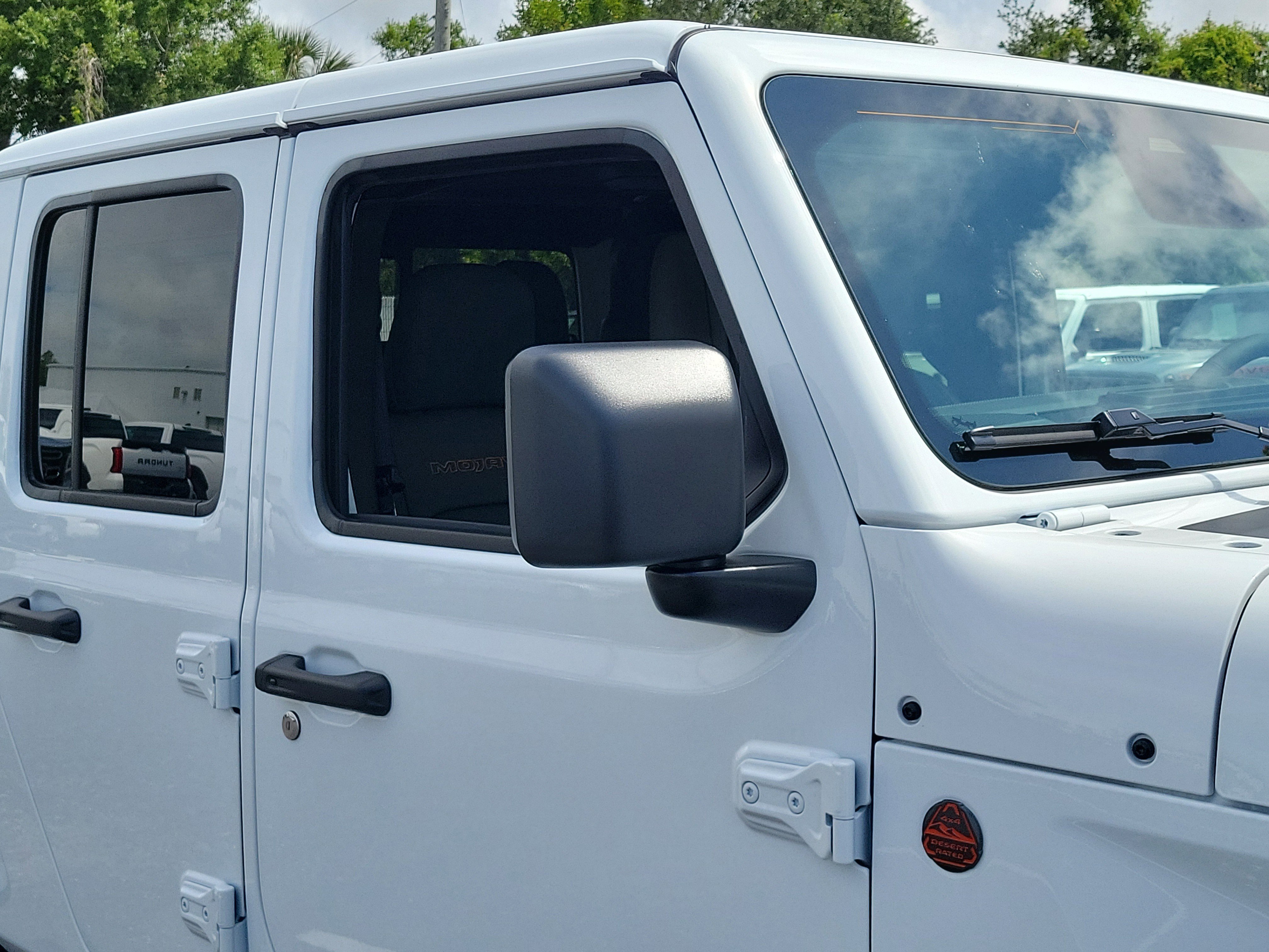 New 2026 Bright White Clear-Coat Exterior Paint Jeep Mojave image 9